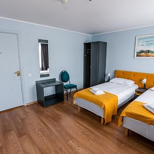 Habitación con 2 Camas Individuales Adaptada para Discapacitados